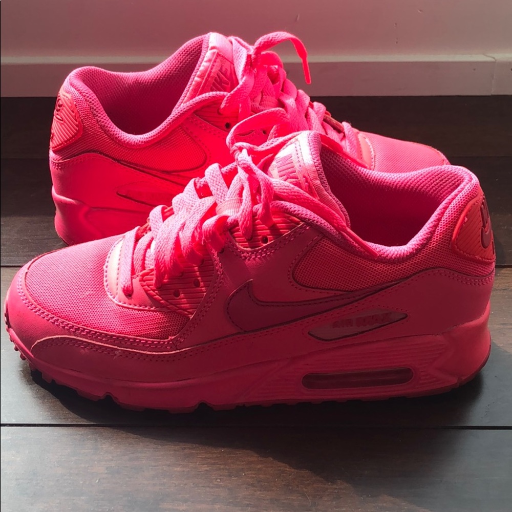 Hot pink Nike AirMax 90
